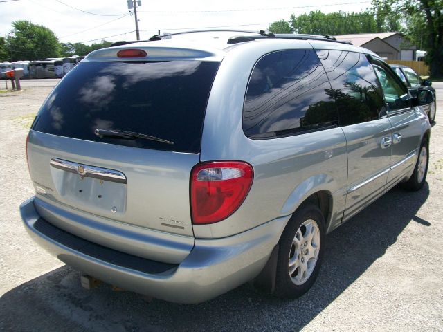 Chrysler Town and Country 2004 photo 6
