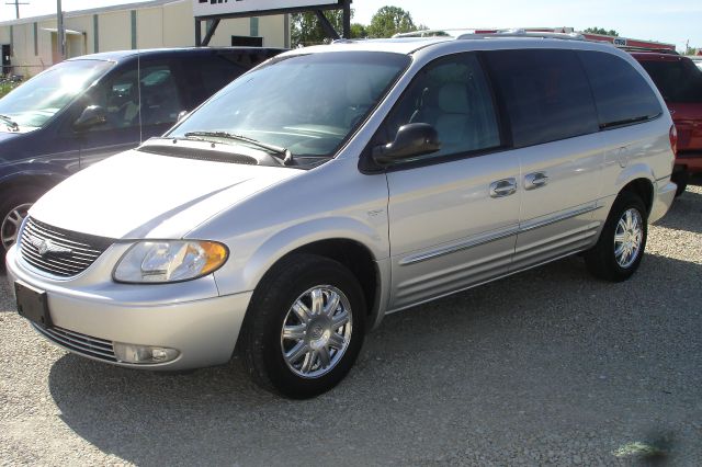 Chrysler Town and Country 2004 photo 10
