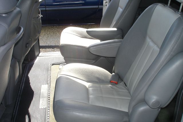 Chrysler Town and Country 2004 photo 5