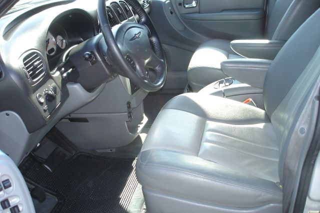 Chrysler Town and Country 2004 photo 6