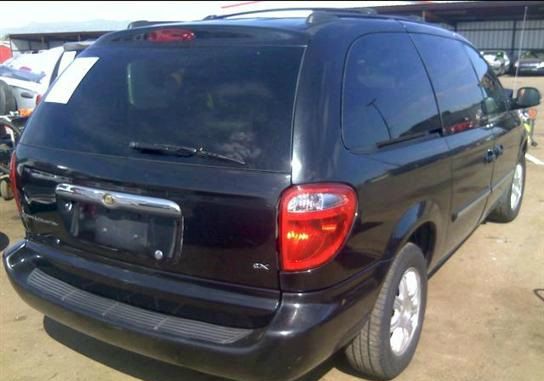 Chrysler Town and Country 2004 photo 4