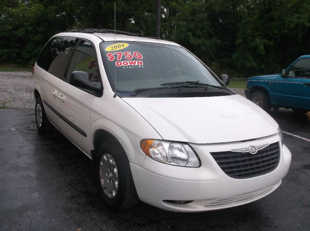Chrysler Town and Country 2004 photo 1