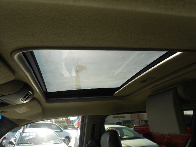 Chrysler Town and Country 2004 photo 13