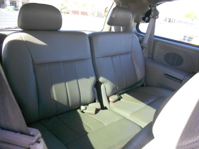 Chrysler Town and Country 2004 photo 14