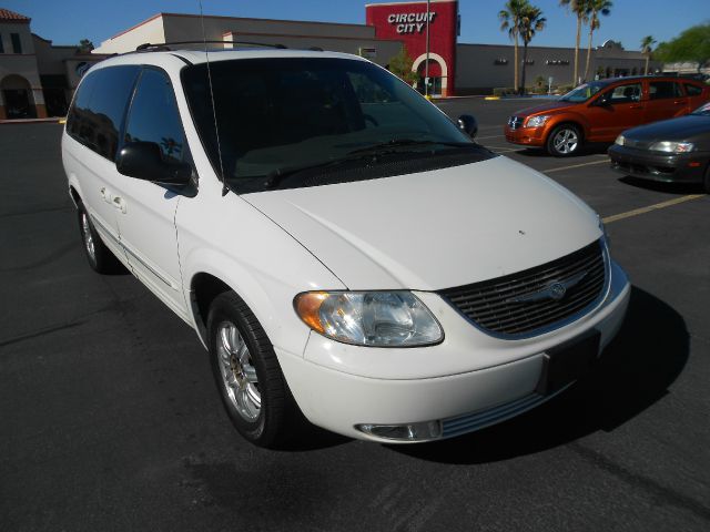 Chrysler Town and Country 2004 photo 18