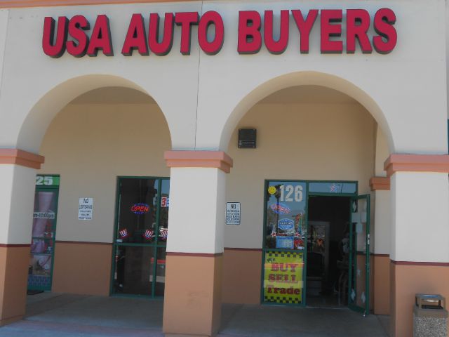 Chrysler Town and Country 2004 photo 2