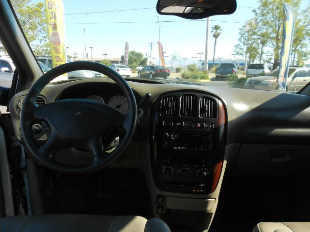 Chrysler Town and Country 2004 photo 20