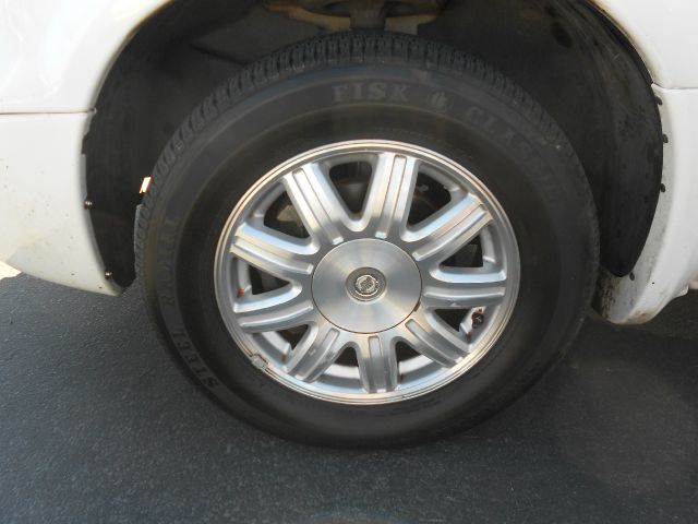 Chrysler Town and Country 2004 photo 21