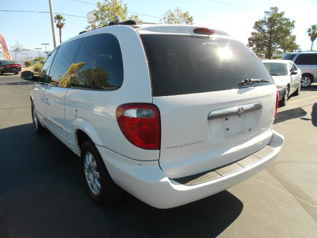Chrysler Town and Country 2004 photo 5