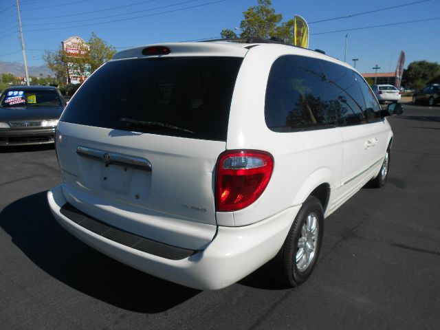 Chrysler Town and Country 2004 photo 6