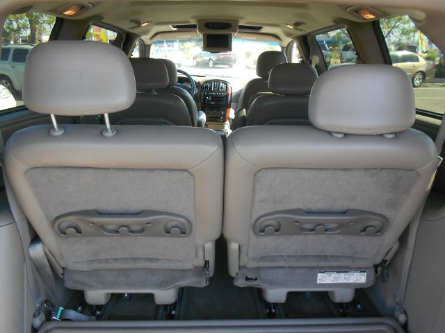 Chrysler Town and Country 2004 photo 7
