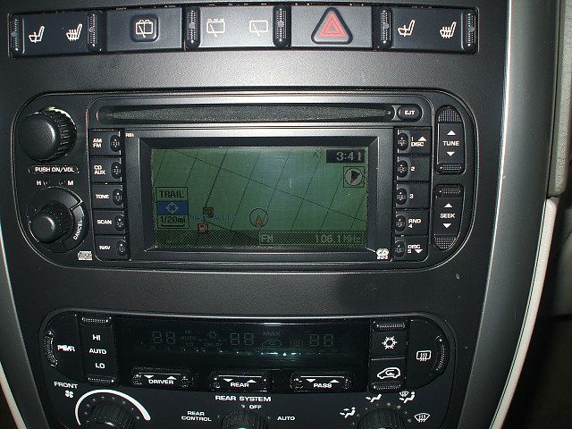 Chrysler Town and Country 2005 photo 11