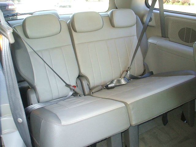 Chrysler Town and Country 2005 photo 13