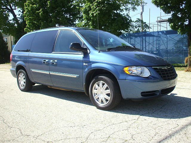 Chrysler Town and Country 2005 photo 15