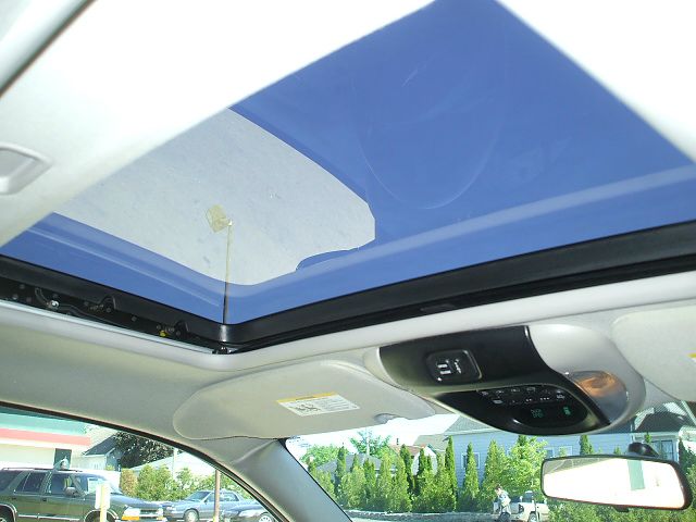 Chrysler Town and Country 2005 photo 2