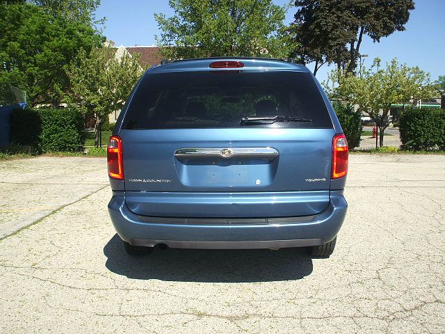 Chrysler Town and Country 2005 photo 5