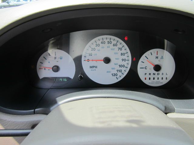 Chrysler Town and Country 2005 photo 1