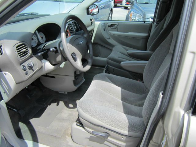 Chrysler Town and Country 2005 photo 3