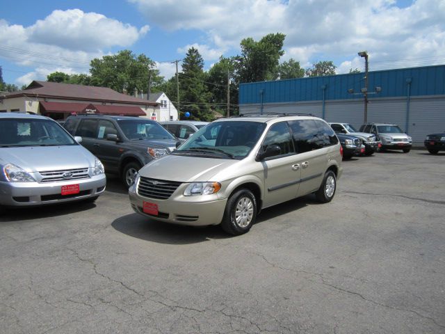 Chrysler Town and Country 2005 photo 4