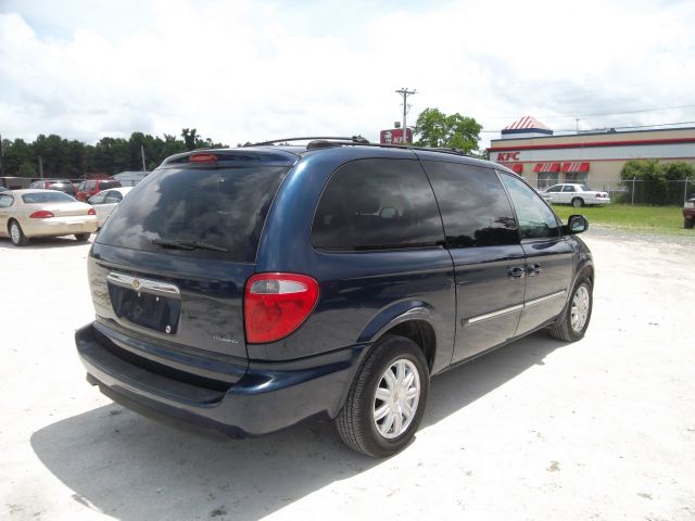 Chrysler Town and Country 3.5 MiniVan