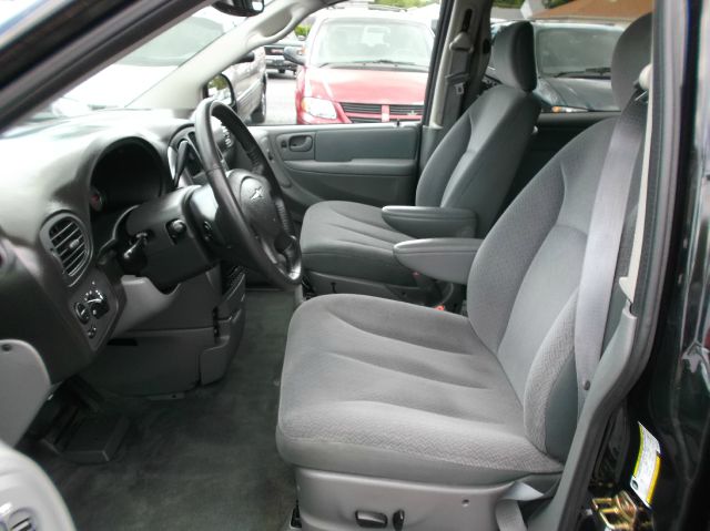 Chrysler Town and Country 2005 photo 4