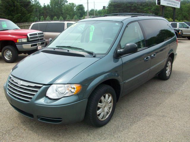 Chrysler Town and Country 3.5 MiniVan