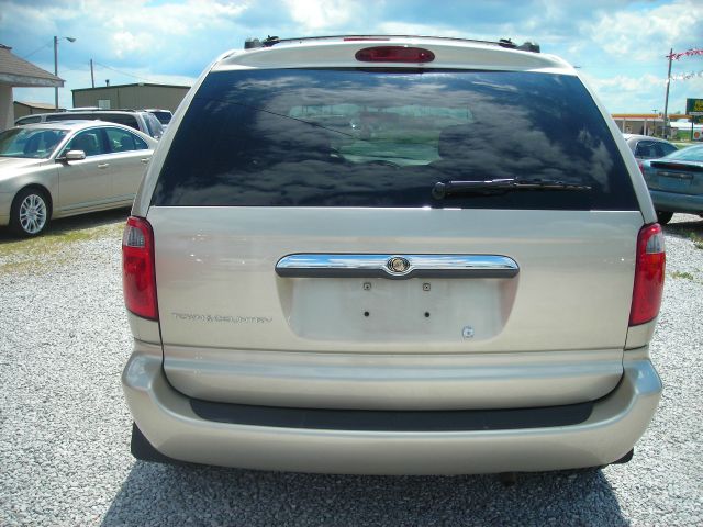 Chrysler Town and Country 2005 photo 14