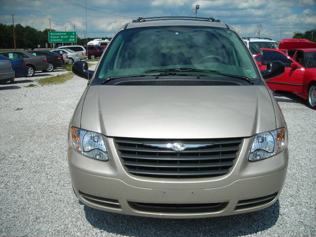 Chrysler Town and Country 2005 photo 15