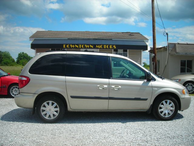 Chrysler Town and Country 2005 photo 6