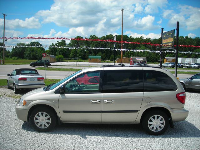 Chrysler Town and Country 2005 photo 7
