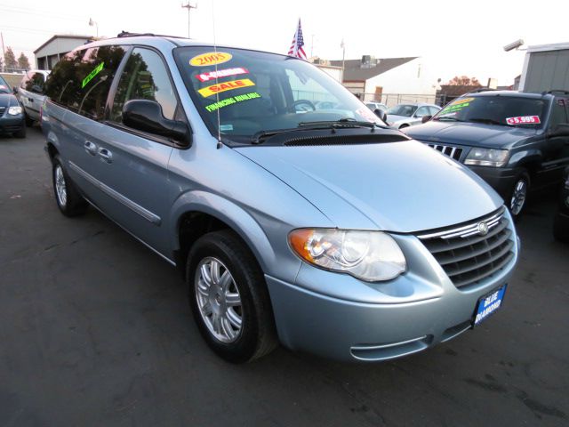 Chrysler Town and Country 3.5 MiniVan