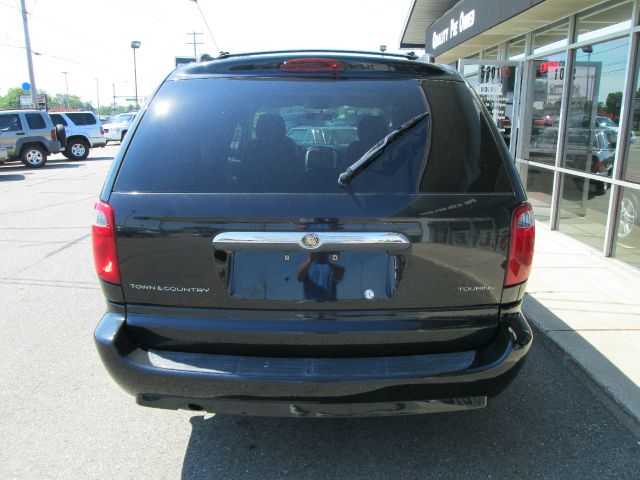 Chrysler Town and Country 3.5 MiniVan