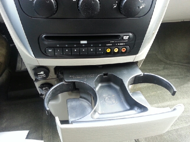 Chrysler Town and Country 2005 photo 3