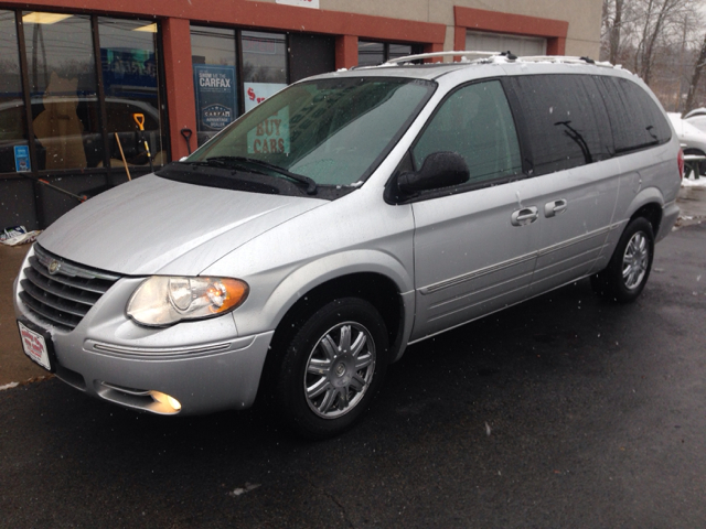 Chrysler Town and Country SLT 25 MiniVan