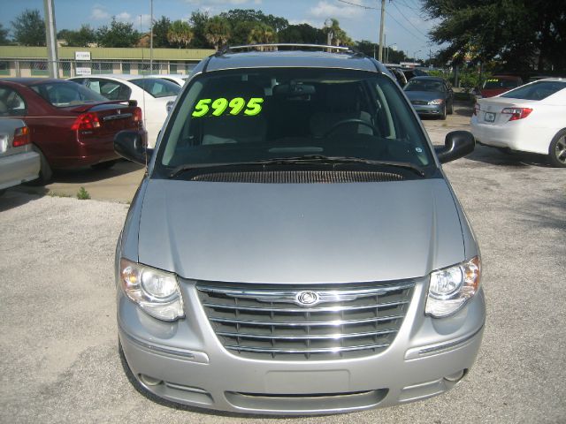 Chrysler Town and Country SLT 25 MiniVan