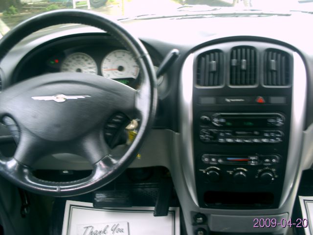 Chrysler Town and Country 3.5 MiniVan