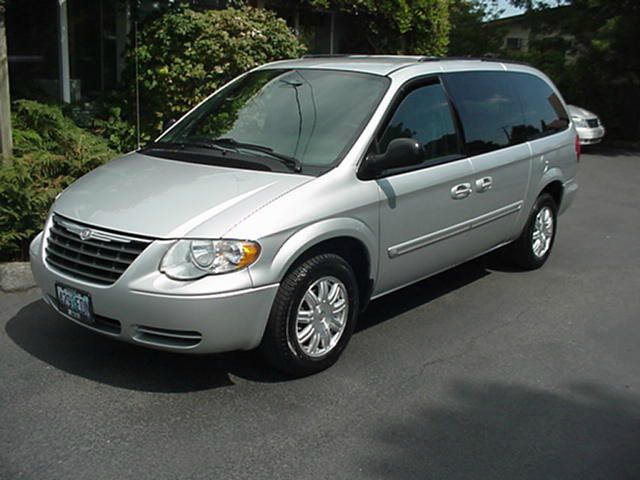 Chrysler Town and Country 3.5 MiniVan