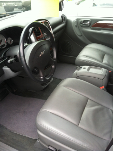 Chrysler Town and Country SLT 25 MiniVan