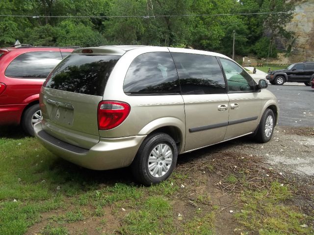 Chrysler Town and Country 2005 photo 3