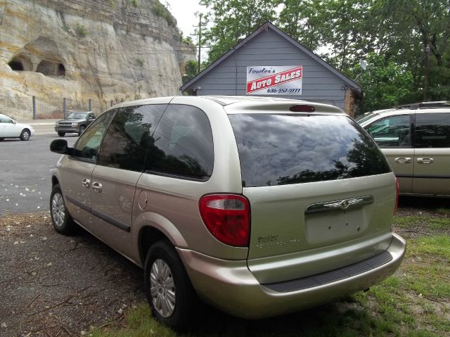 Chrysler Town and Country 2005 photo 4