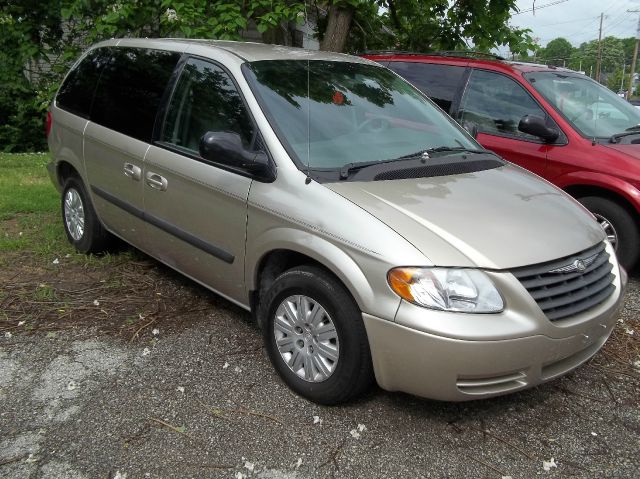 Chrysler Town and Country 2005 photo 5