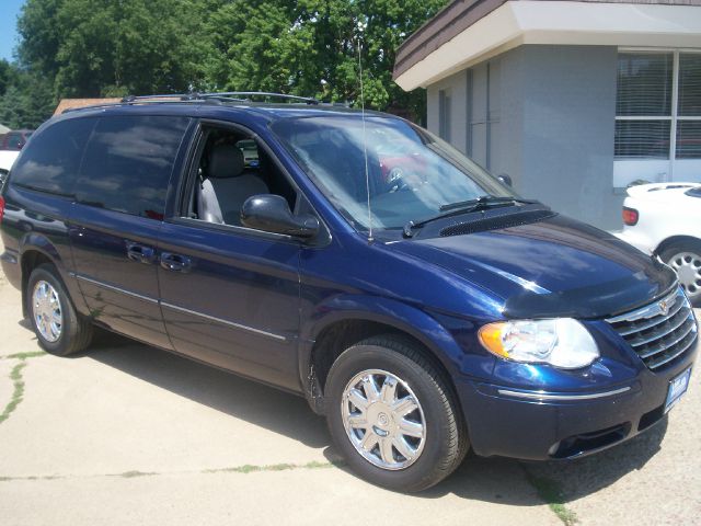 Chrysler Town and Country SLT 25 MiniVan