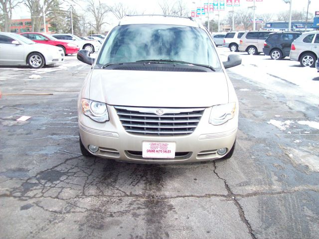 Chrysler Town and Country 3.5 MiniVan