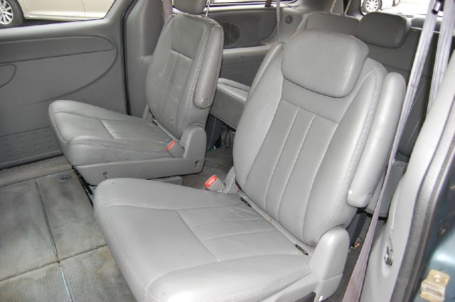 Chrysler Town and Country 2005 photo 7