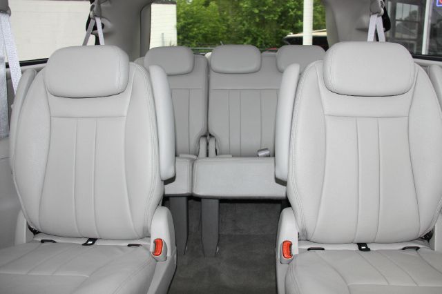 Chrysler Town and Country 3.5 MiniVan