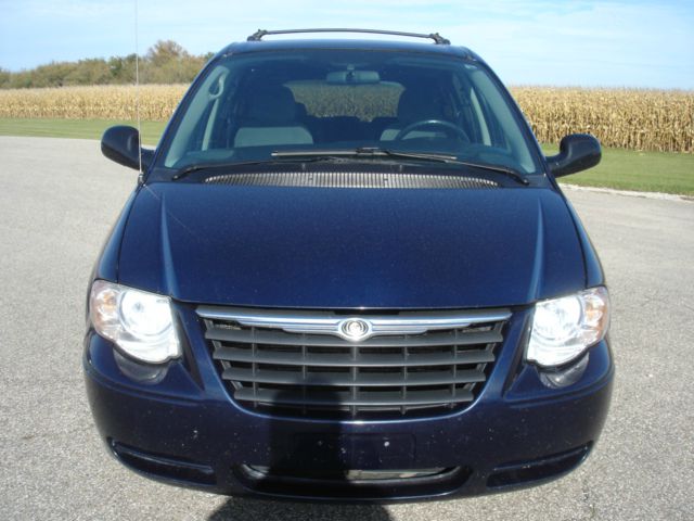 Chrysler Town and Country 3.5 MiniVan
