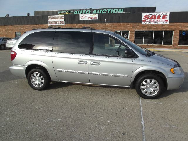 Chrysler Town and Country 3.5 MiniVan