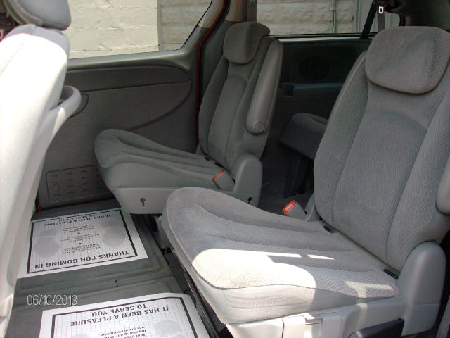 Chrysler Town and Country 2005 photo 5