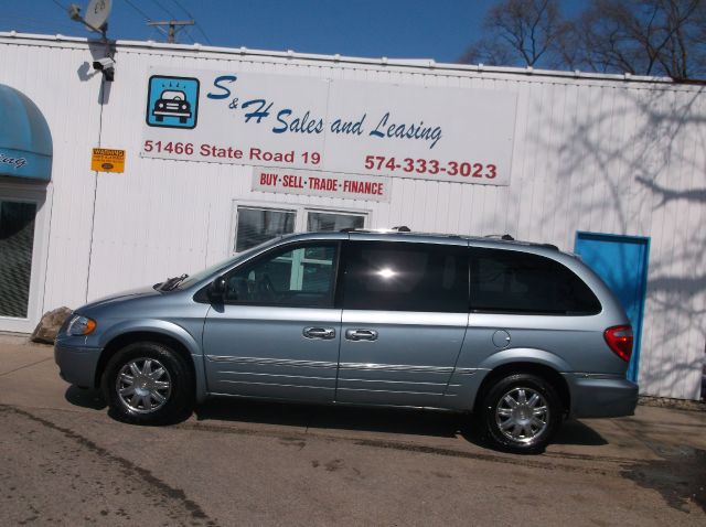 Chrysler Town and Country SLT 25 MiniVan