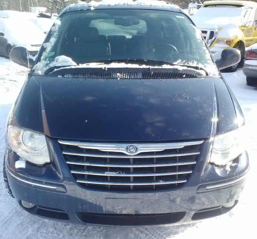 Chrysler Town and Country SLT 25 MiniVan